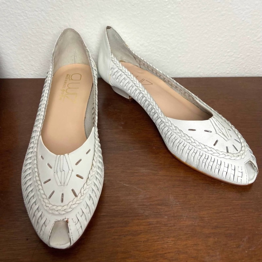 G. Wiz Callie Leather White Peep-Toe Flats